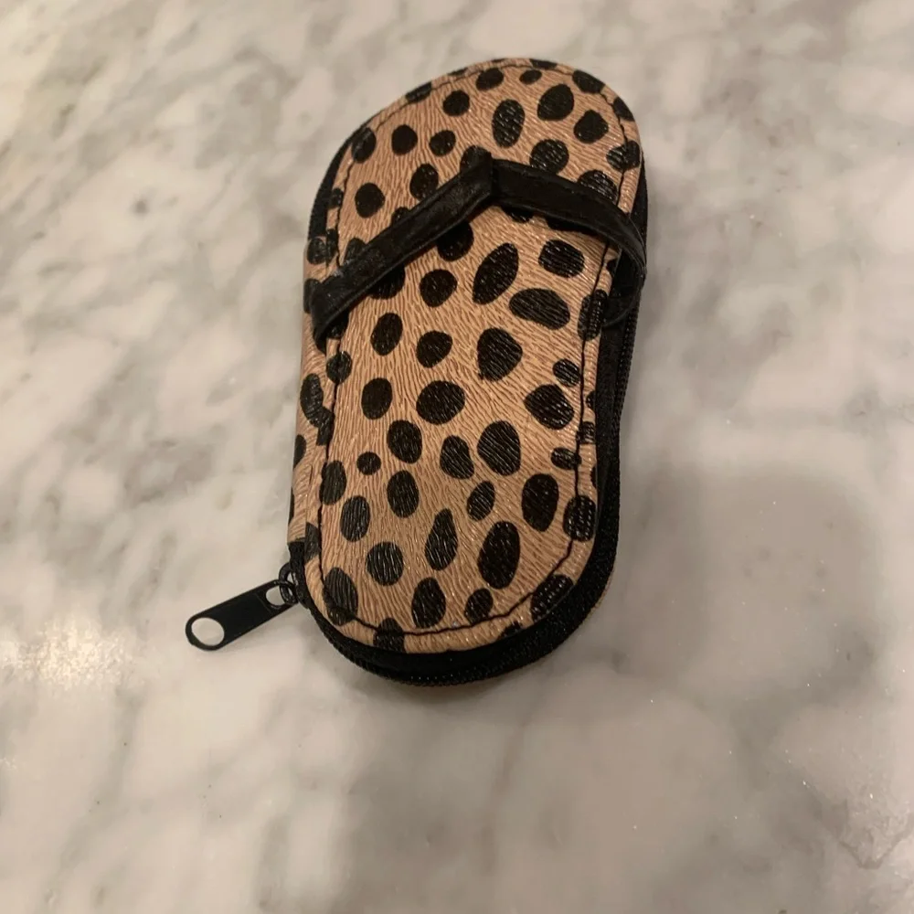 Manicure Set with Stainless Steel Clippers, file, tweezer, and pick - Picture 2 of 6